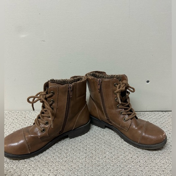 2/$20❤️- BOOTS | Kids (girls) zip up boots size 2 - Picture 2 of 6
